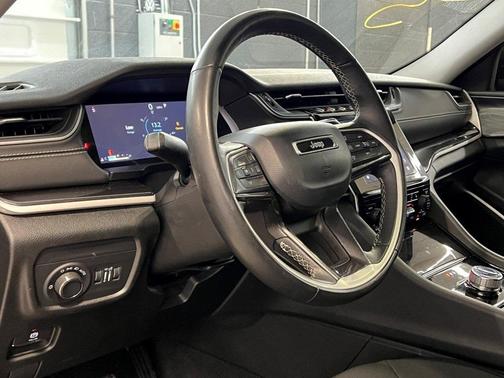 2022 Jeep Grand Cherokee L Laredo