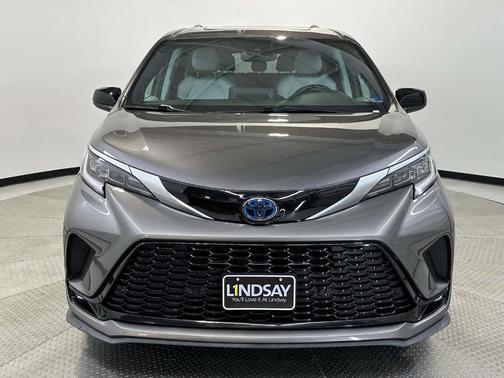 2021 Toyota Sienna XSE 7 Passenger