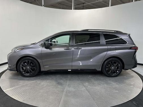 2021 Toyota Sienna XSE 7 Passenger