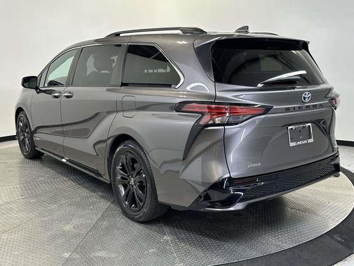 2021 Toyota Sienna XSE 7 Passenger