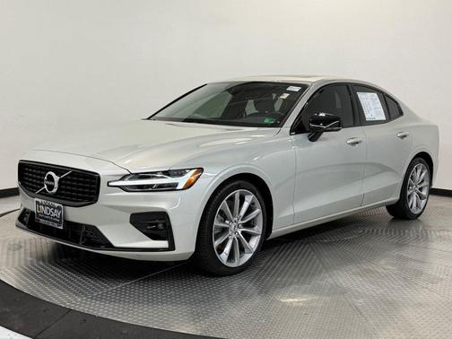 2021 Volvo S60 T5 Momentum