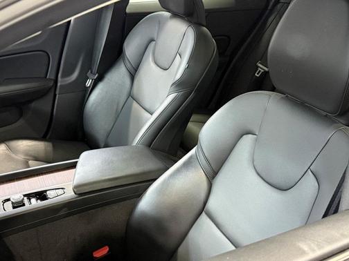 2021 Volvo S60 T5 Momentum