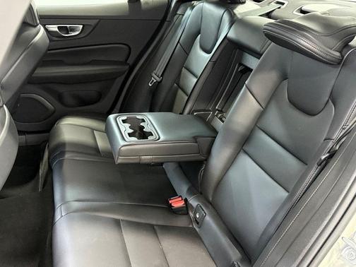 2021 Volvo S60 T5 Momentum