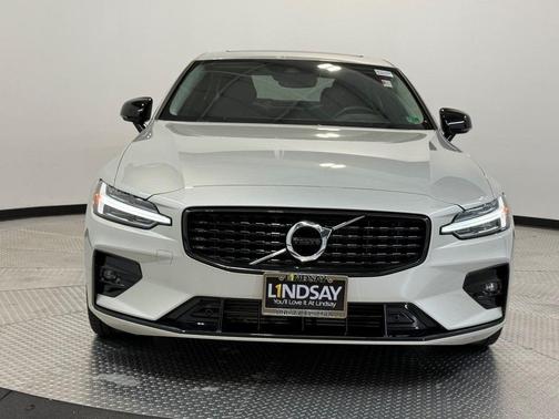 2021 Volvo S60 T5 Momentum