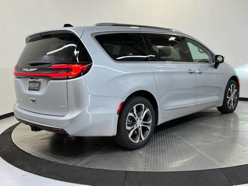 2026 Chrysler Pacifica Pinnacle
