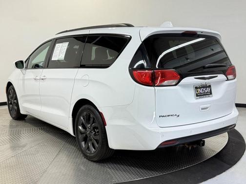 2018 Chrysler Pacifica Touring-L