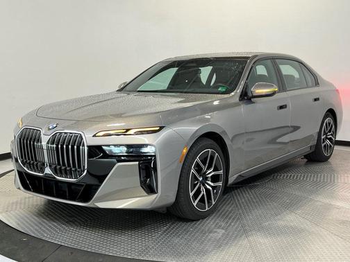 2024 BMW 740 i