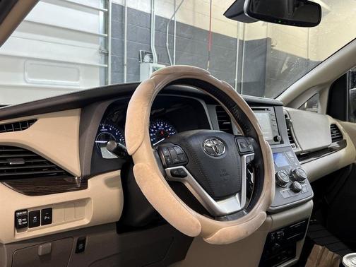 2020 Toyota Sienna XLE