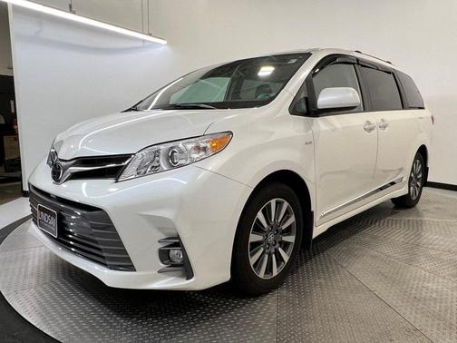 2020 Toyota Sienna XLE