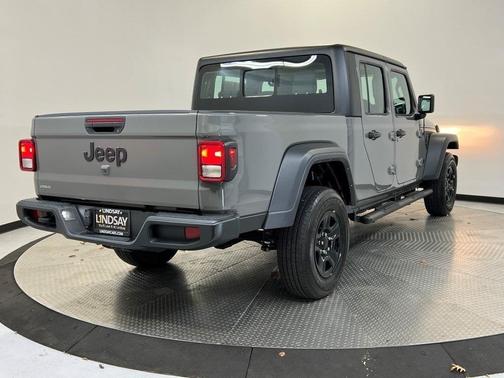 2023 Jeep Gladiator Sport