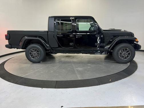 Black Clearcoat 2026 Jeep Gladiator Sport