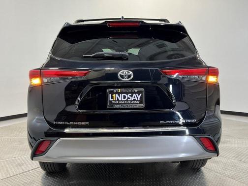 2023 Toyota Highlander Platinum