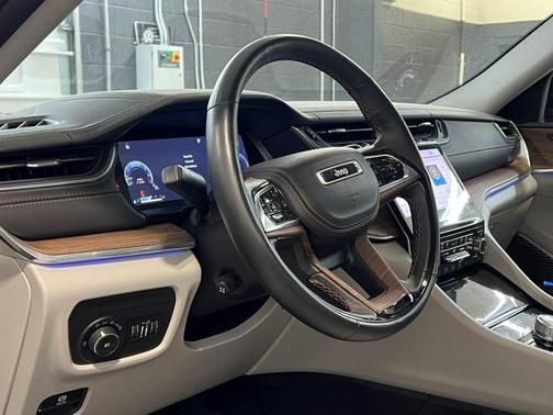 2023 Jeep Grand Cherokee Summit