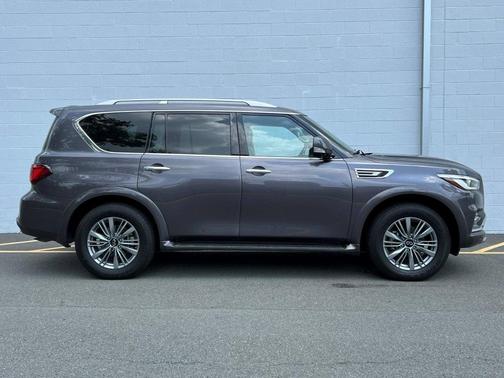 2022 INFINITI QX80 Luxe