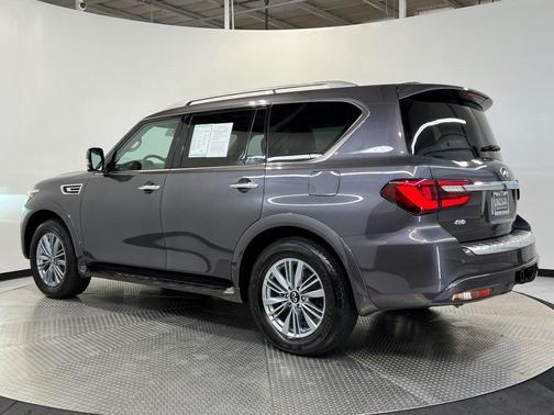 2022 INFINITI QX80 Luxe