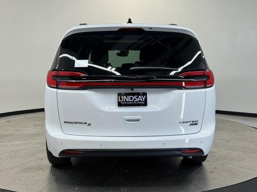 Bright White Clearcoat 2026 Chrysler Pacifica Limited