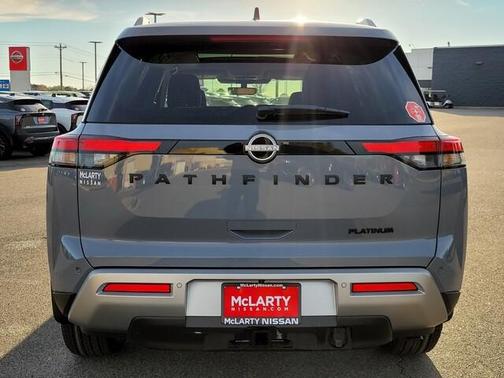 2025 Nissan Pathfinder Platinum