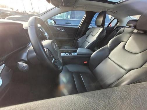 2024 Volvo S60 B5 Core Dark Theme