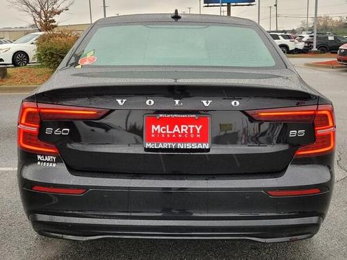 2024 Volvo S60 B5 Core Dark Theme