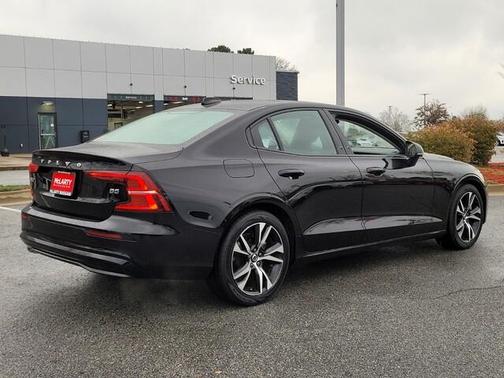 2024 Volvo S60 B5 Core Dark Theme