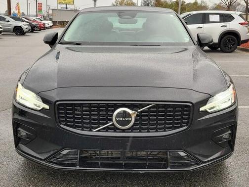 2024 Volvo S60 B5 Core Dark Theme