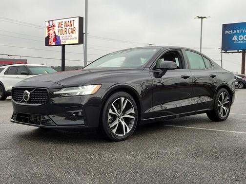 2024 Volvo S60 B5 Core Dark Theme