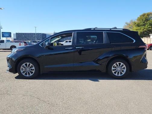 2024 Toyota Sienna XLE 8 Passenger