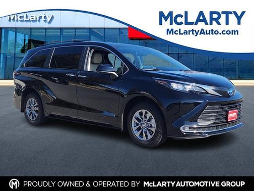 2024 Toyota Sienna XLE 8 Passenger