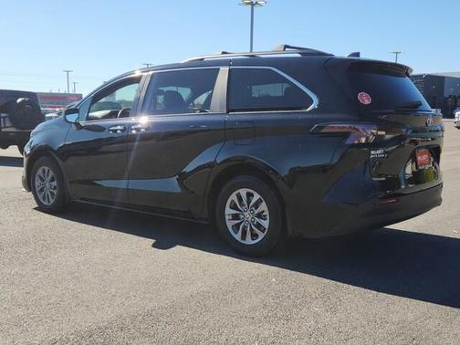 2024 Toyota Sienna XLE 8 Passenger