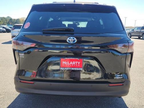 2024 Toyota Sienna XLE 8 Passenger