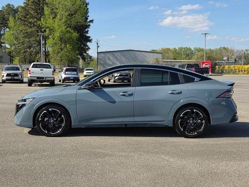 2t Gry Blk Roof 2026 Nissan Sentra SR
