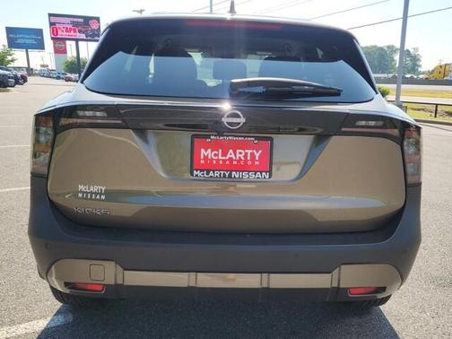2025 Nissan Kicks SV