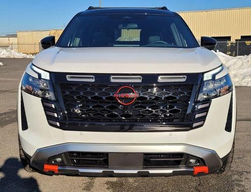 White / Black 2026 Nissan Pathfinder Rock Creek