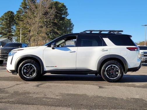 White / Black 2026 Nissan Pathfinder Rock Creek