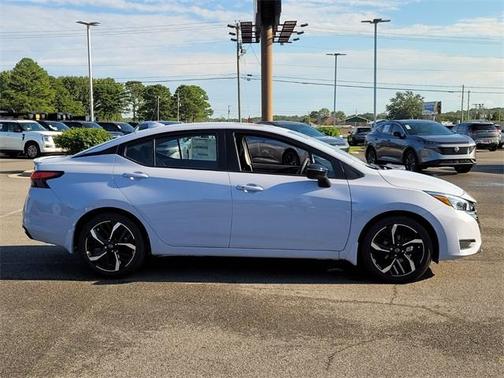 2025 Nissan Versa 1.6 SR