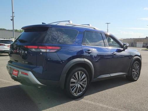 2022 Nissan Pathfinder SL