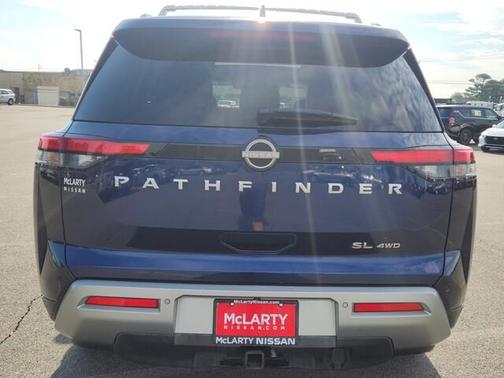 2022 Nissan Pathfinder SL