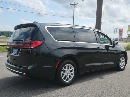 2023 Chrysler Pacifica Touring-L