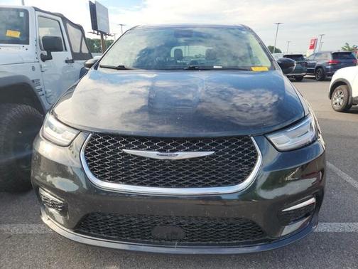 2023 Chrysler Pacifica Touring-L