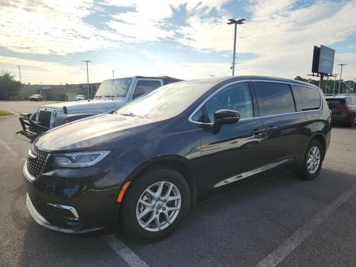 2023 Chrysler Pacifica Touring-L
