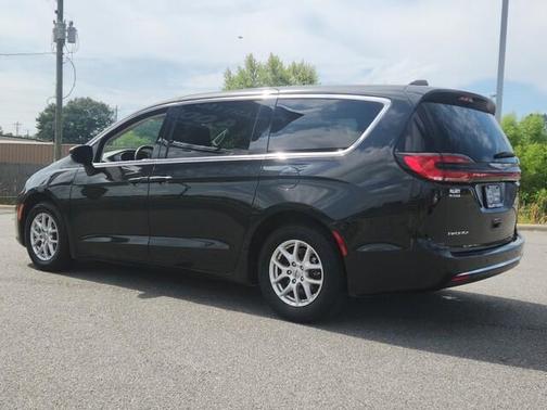 2023 Chrysler Pacifica Touring-L