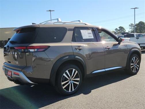 2025 Nissan Pathfinder Platinum