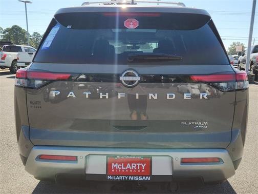 2025 Nissan Pathfinder Platinum
