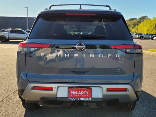 2025 Nissan Pathfinder Platinum