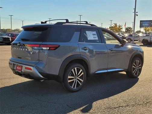 2025 Nissan Pathfinder Platinum