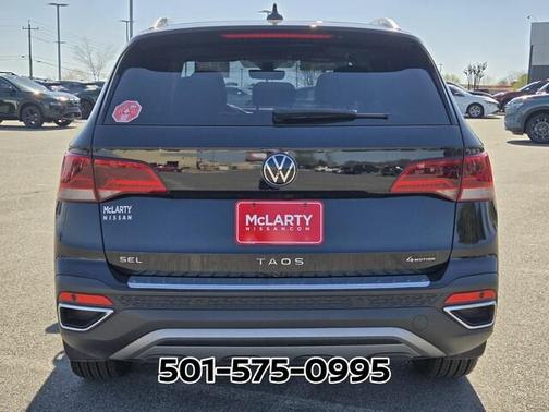 Deep Black Pearl Effect 2024 Volkswagen Taos 1.5T SEL