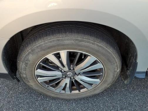 2020 Nissan Pathfinder SV