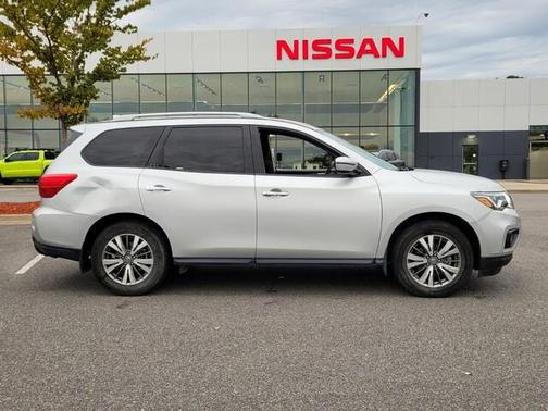 2020 Nissan Pathfinder SV