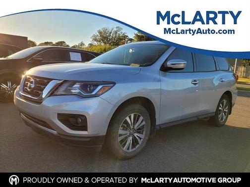 2020 Nissan Pathfinder SV