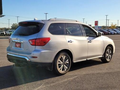 2020 Nissan Pathfinder SV